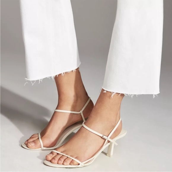 SOLD // Aritzia Denim Forum The Bailey High Rise Crop Flare White Size 25 #73271 - Picture 4 of 10